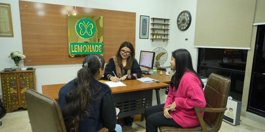 best cosmetic gynecology Surgeon in pakistan