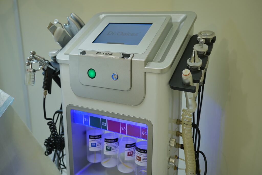 GlowStream Technology Revitalize your skin with the power of pure hydration.